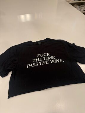 Black cropped tee for wine lovers. Size Small.
